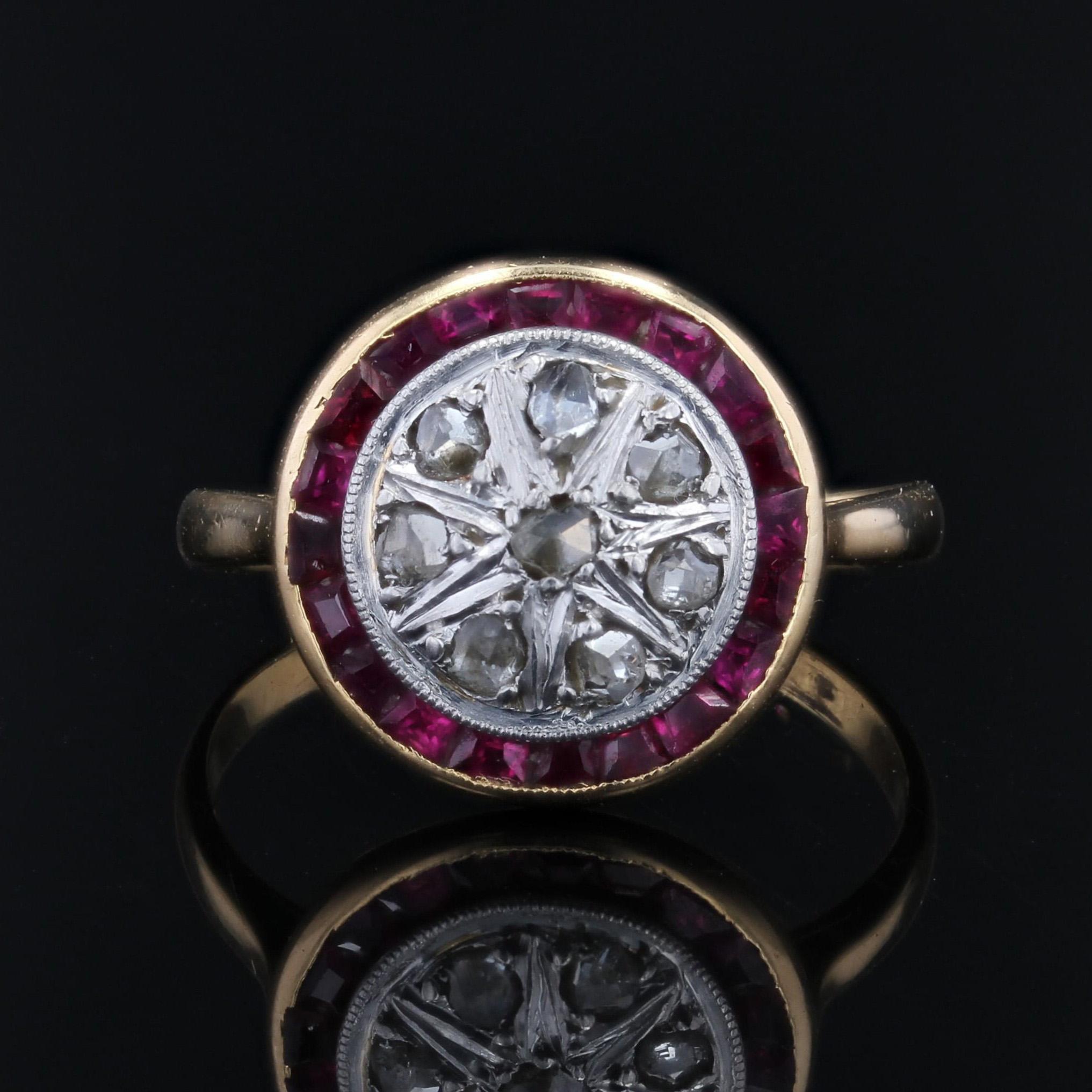 1925s Calibrated Red Gems Diamonds 18 Karat Yellow Gold Round Ring In Good Condition For Sale In Poitiers, FR
