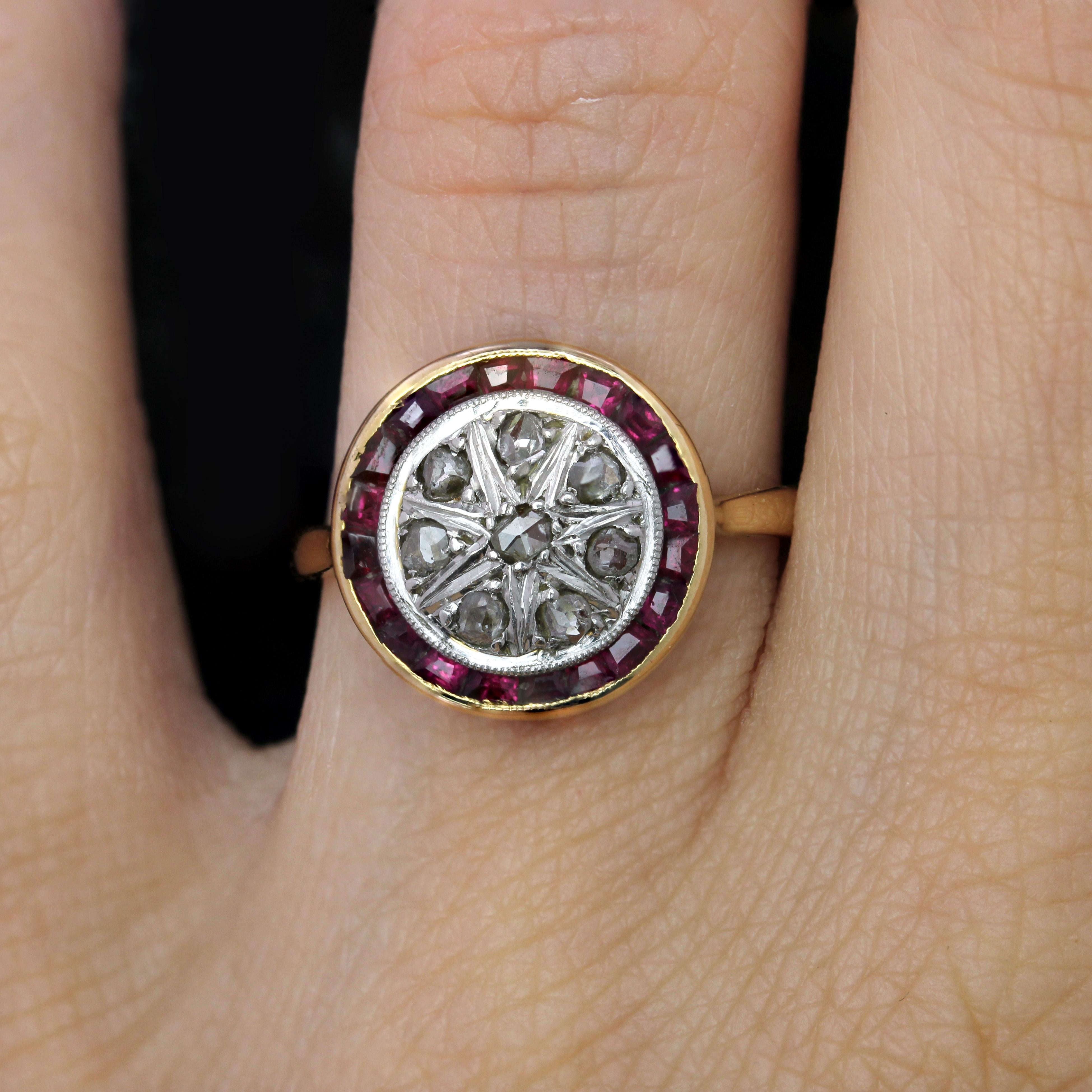 Women's 1925s Calibrated Red Gems Diamonds 18 Karat Yellow Gold Round Ring For Sale