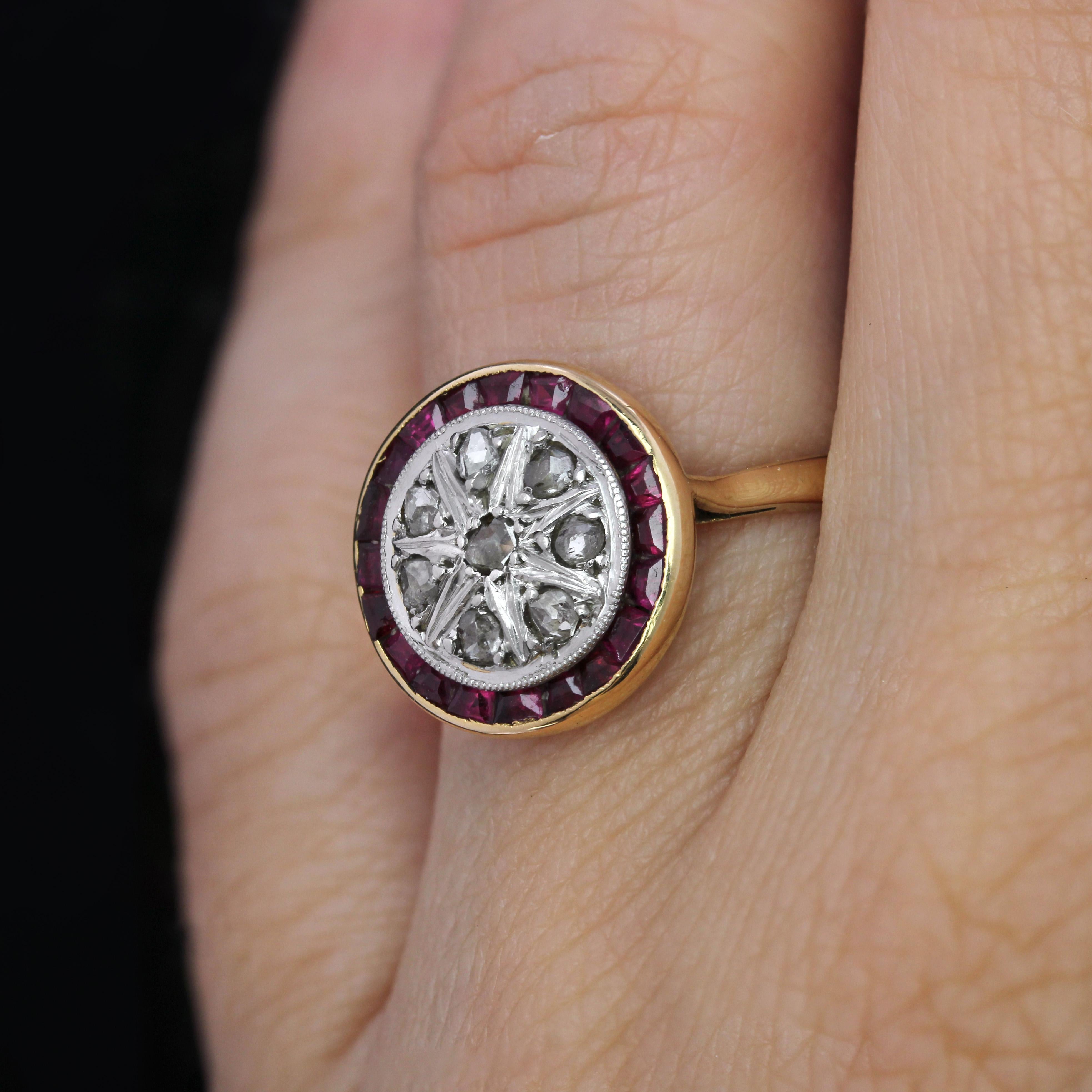 1925s Calibrated Red Gems Diamonds 18 Karat Yellow Gold Round Ring For Sale 3