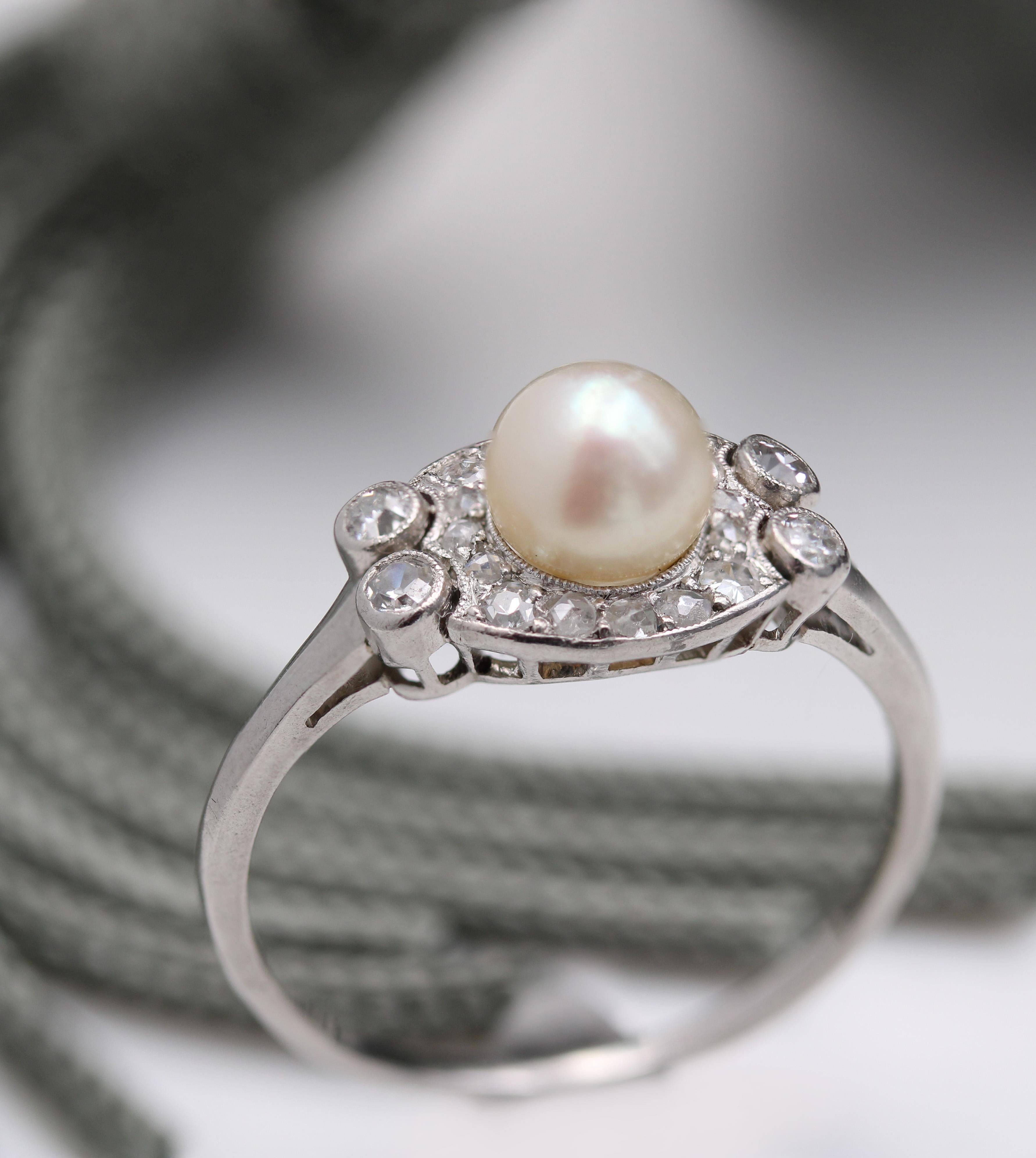 1925s Cultured Pearl Diamonds Platinum Art Deco Ring For Sale 2