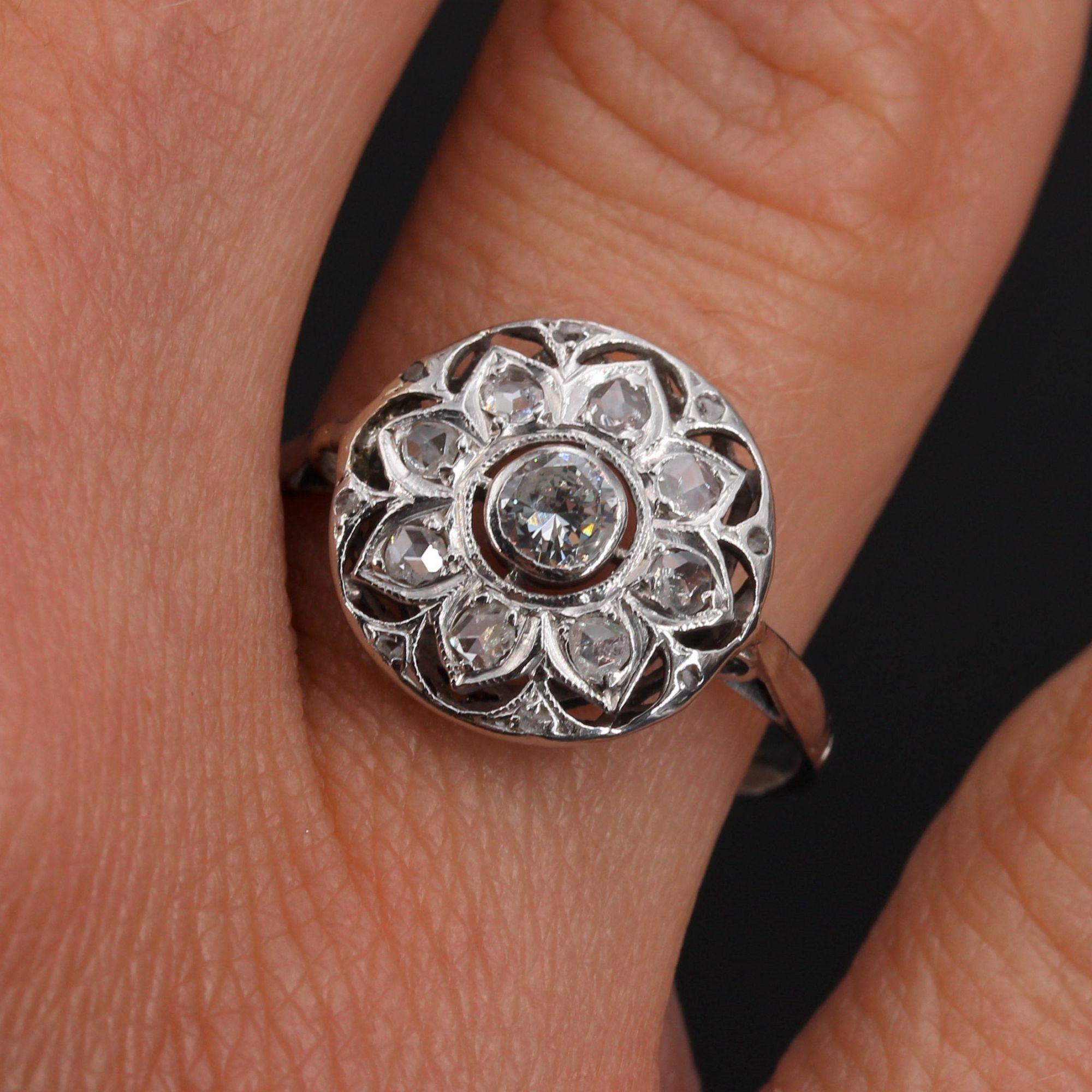 1925s Diamonds 18 Karat White Gold Round Openwork Ring In Fair Condition In Poitiers, FR