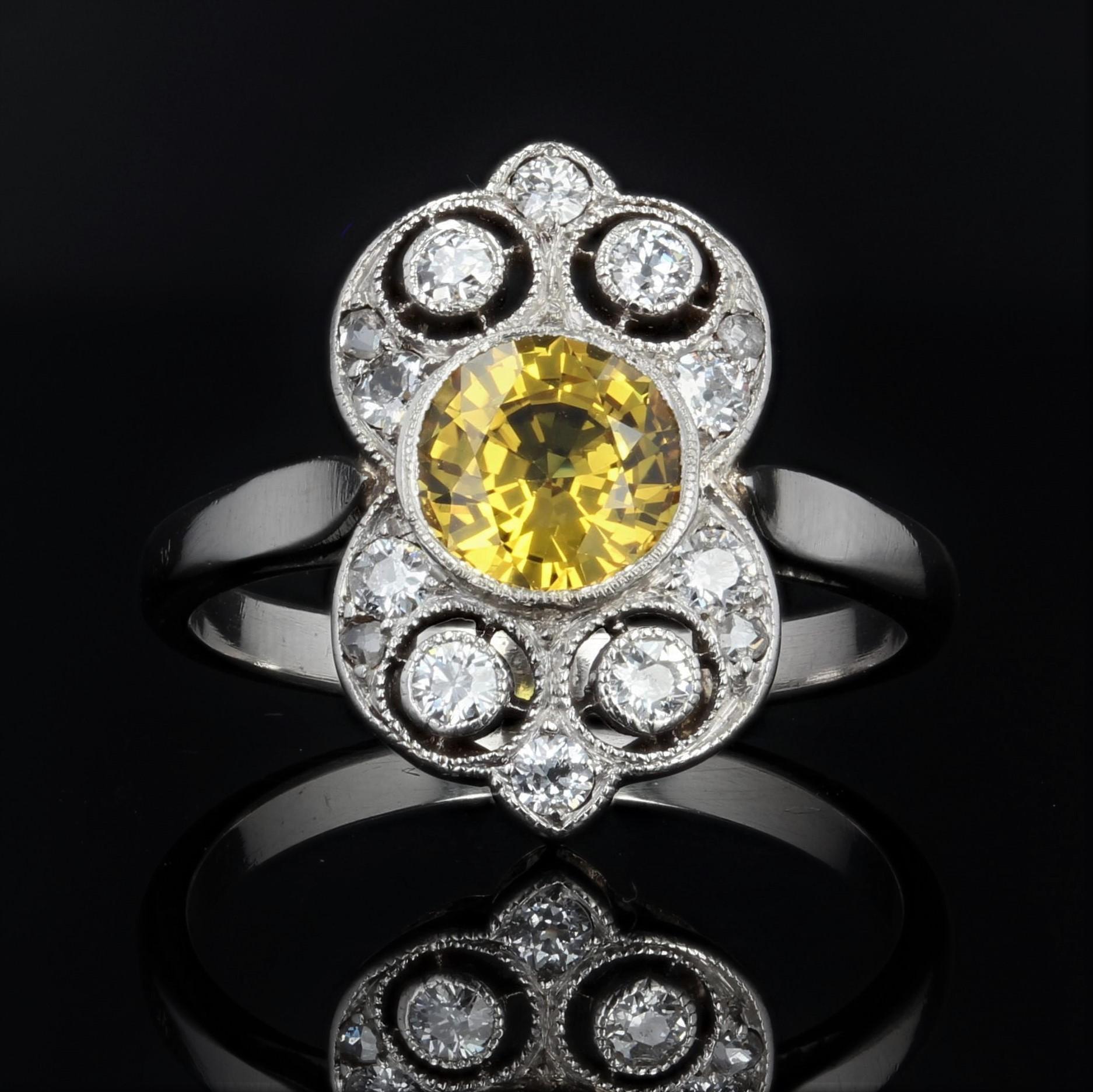 1925s Yellow Sapphire Diamonds Platinum Art Deco Ring In Good Condition For Sale In Poitiers, FR
