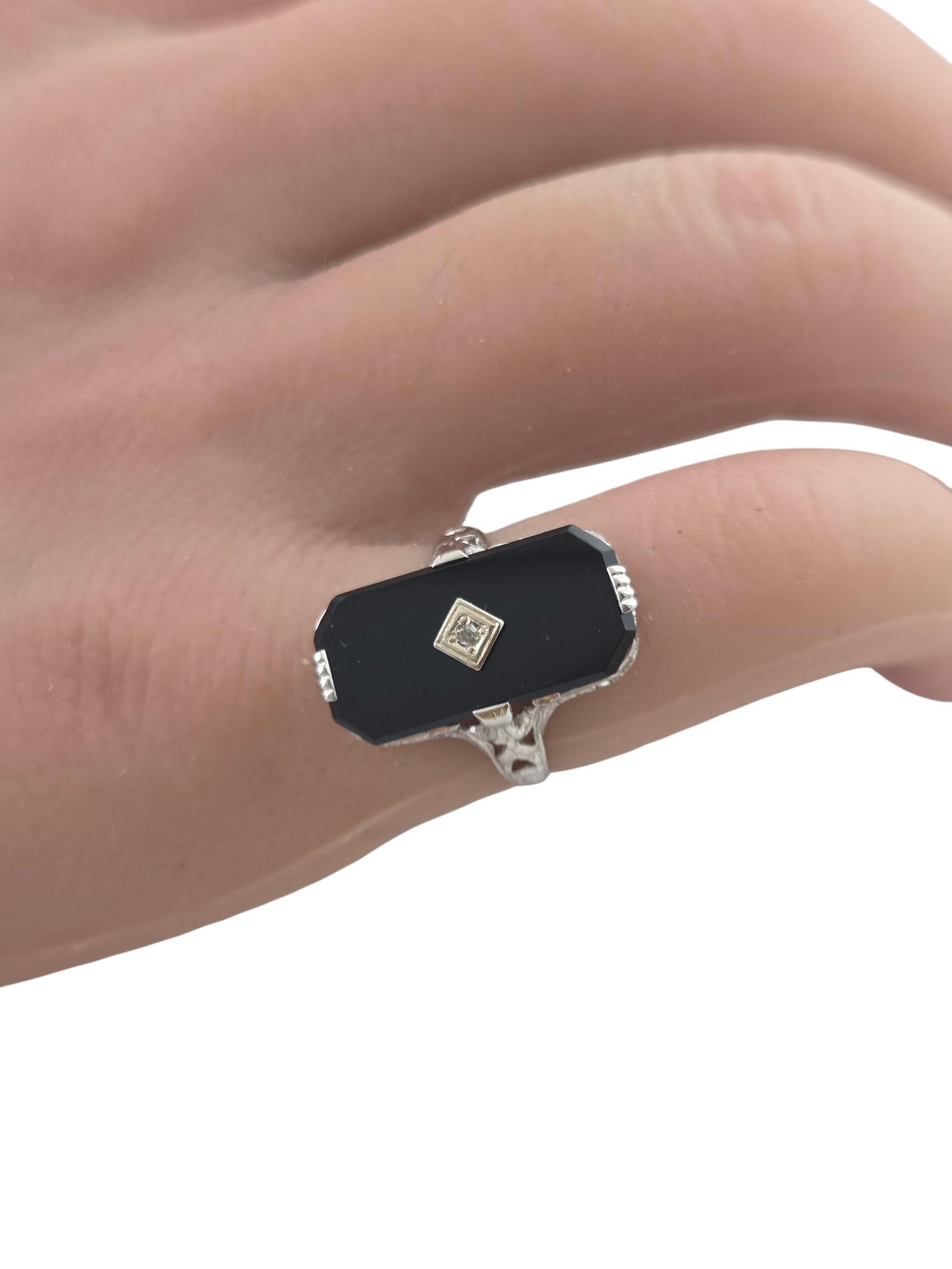 1926 Anello in oro bianco 14K con onice nero e diamanti, misura 3,25 #23638 in vendita 1