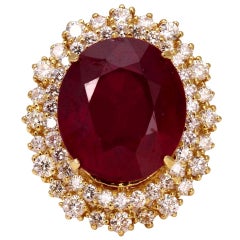 Impressionnante bague en or jaune 14 carats avec rubis rouge et diamants de 19,26 carats