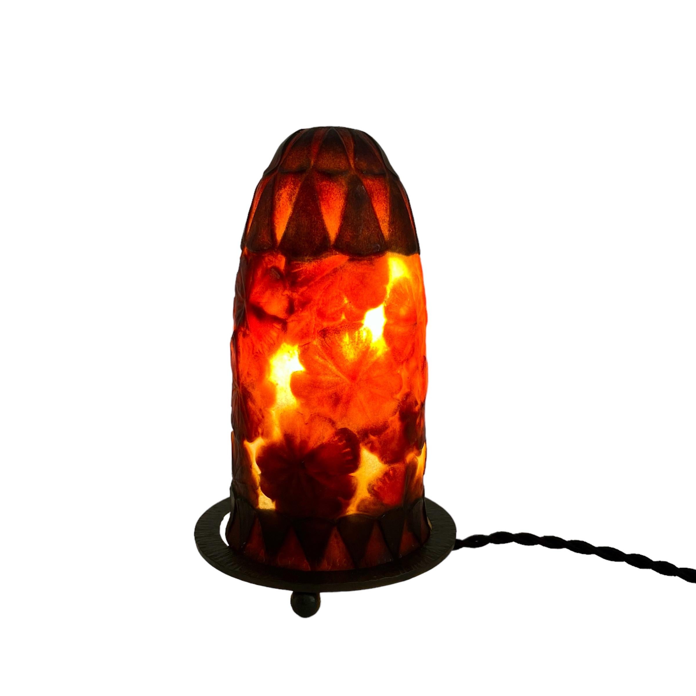 Début du 20ème siècle Lampe de nuit Gabriel Argy Rousseau Corollas Corolles Pate De Verre Glass 1926 en vente