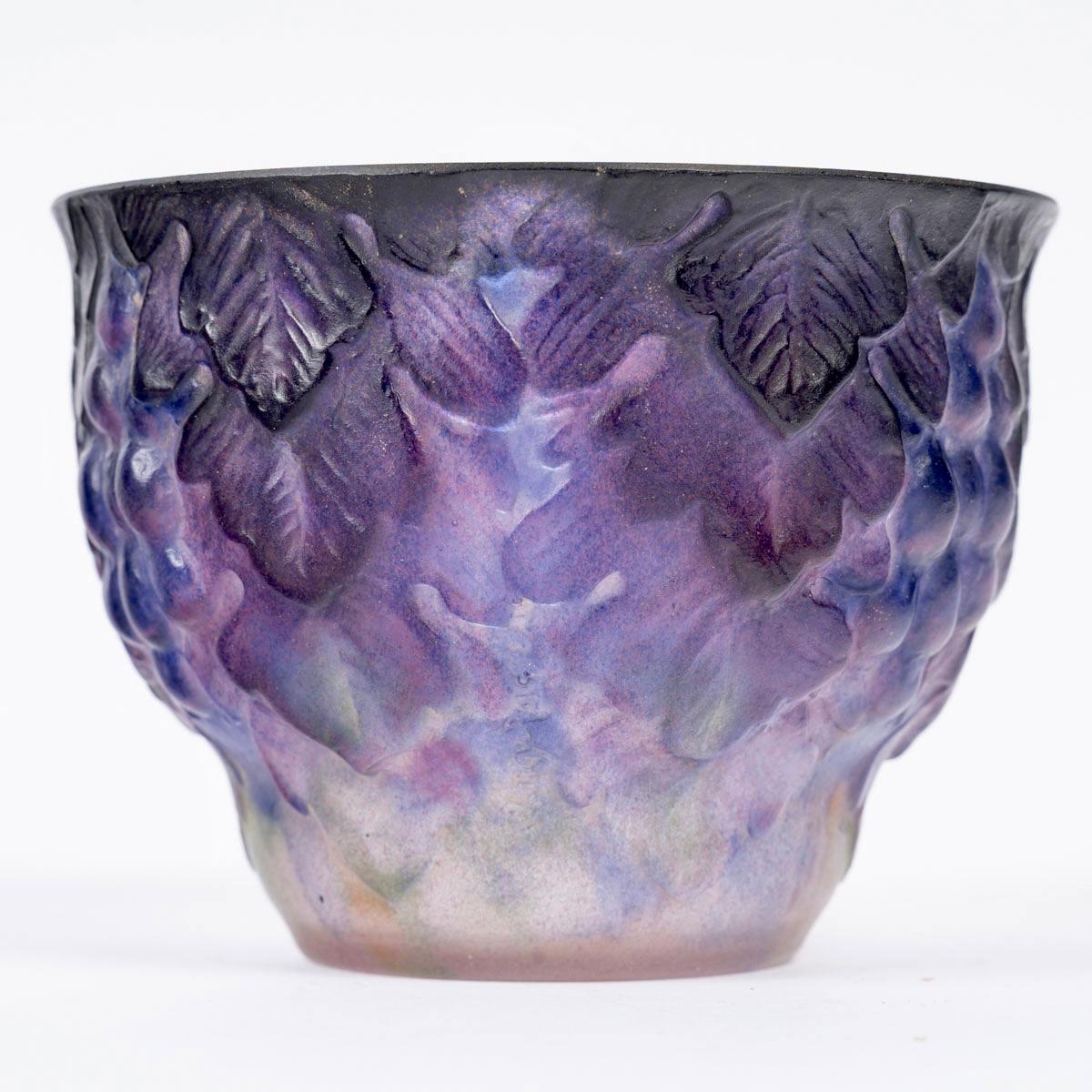 Francese 1926 Gabriel Argy-Rousseau Vaso Uvetta Pate de Verre Vetro in vendita