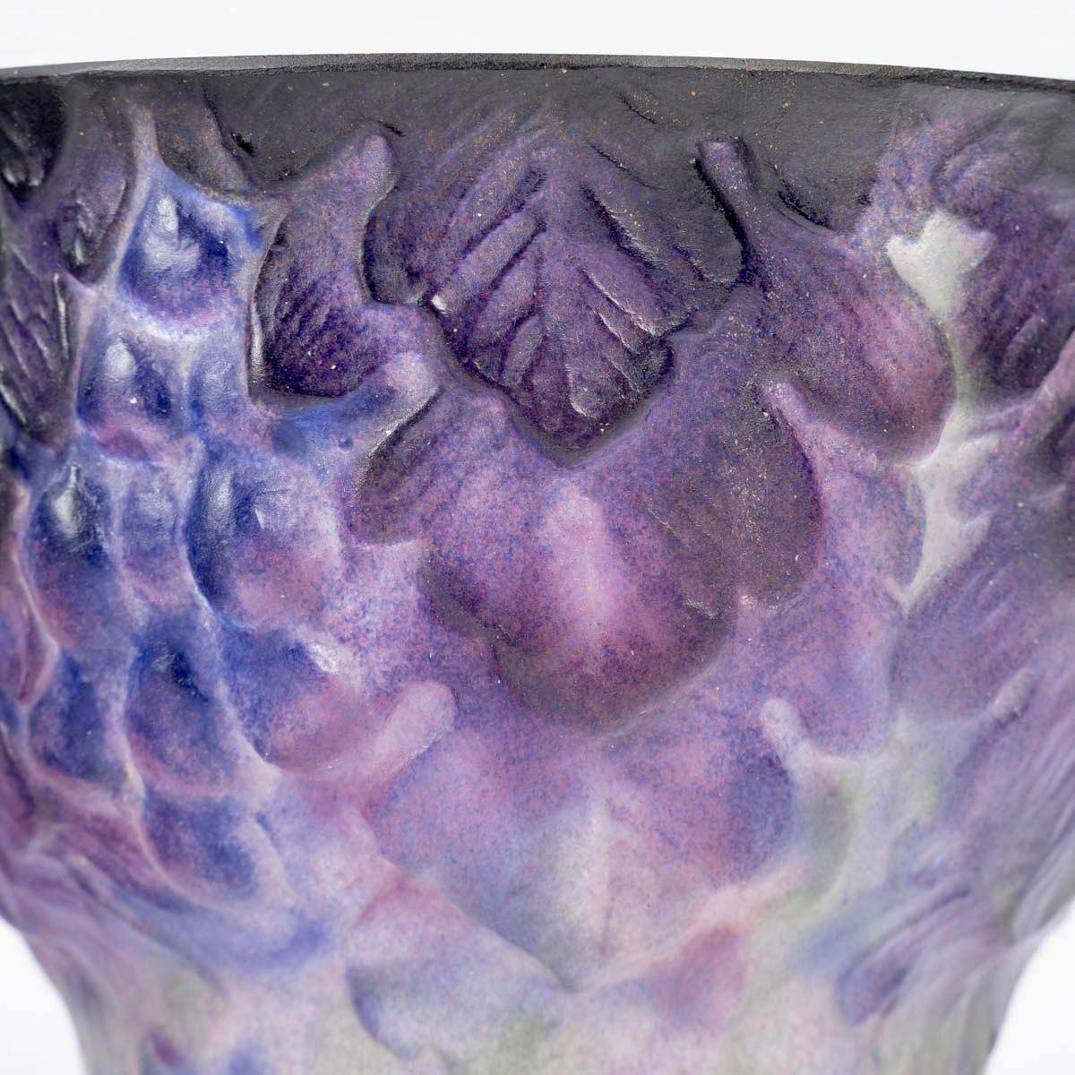 Inizio XX secolo 1926 Gabriel Argy-Rousseau Vaso Uvetta Pate de Verre Vetro in vendita