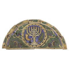 Polychromer, gewölbter Menorah-Türsteppich aus Terrakotta von Phila Synagogue, 1926