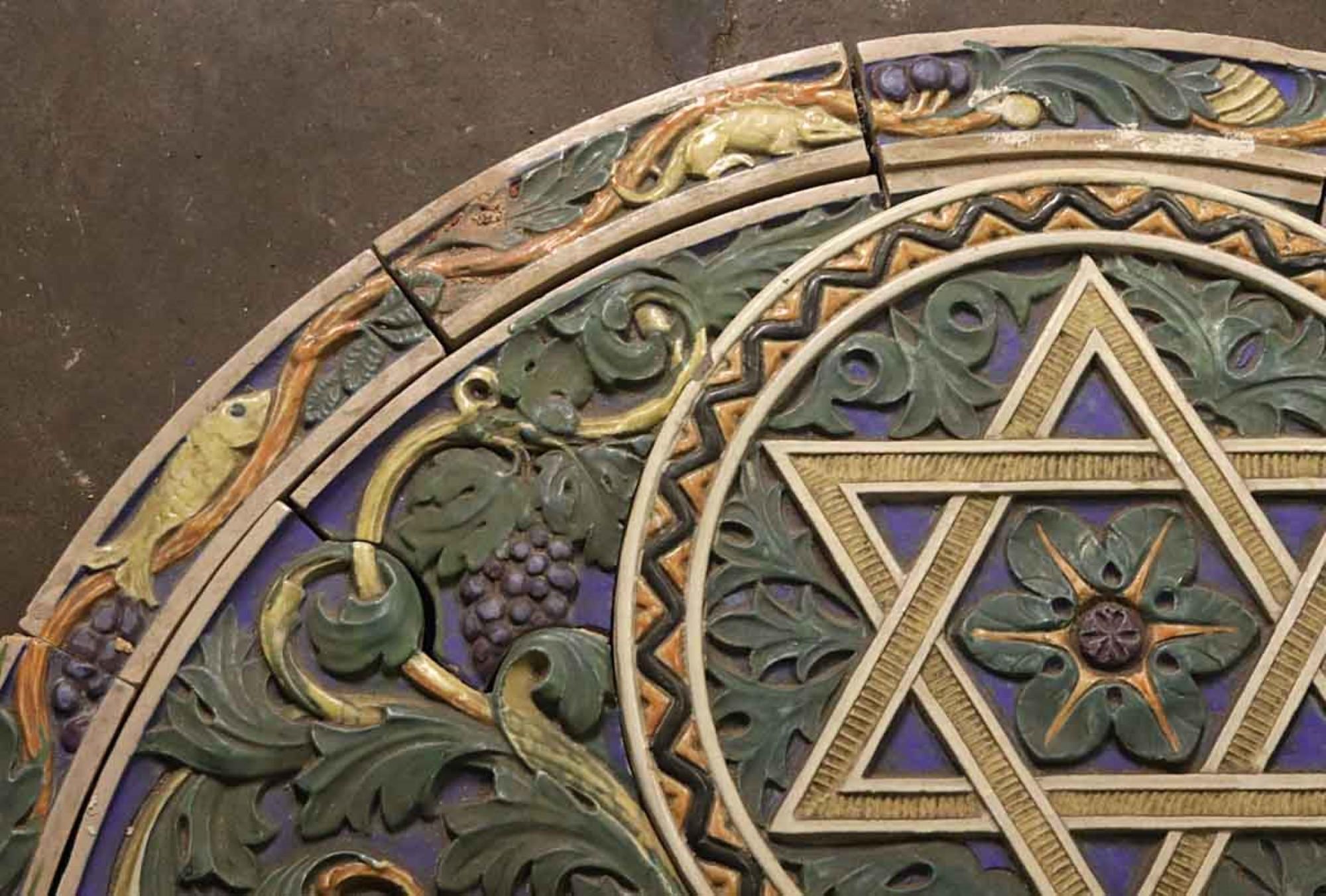 1926 Friso arqueado de terracota policromada con la estrella de David de una sinagoga Estadounidense