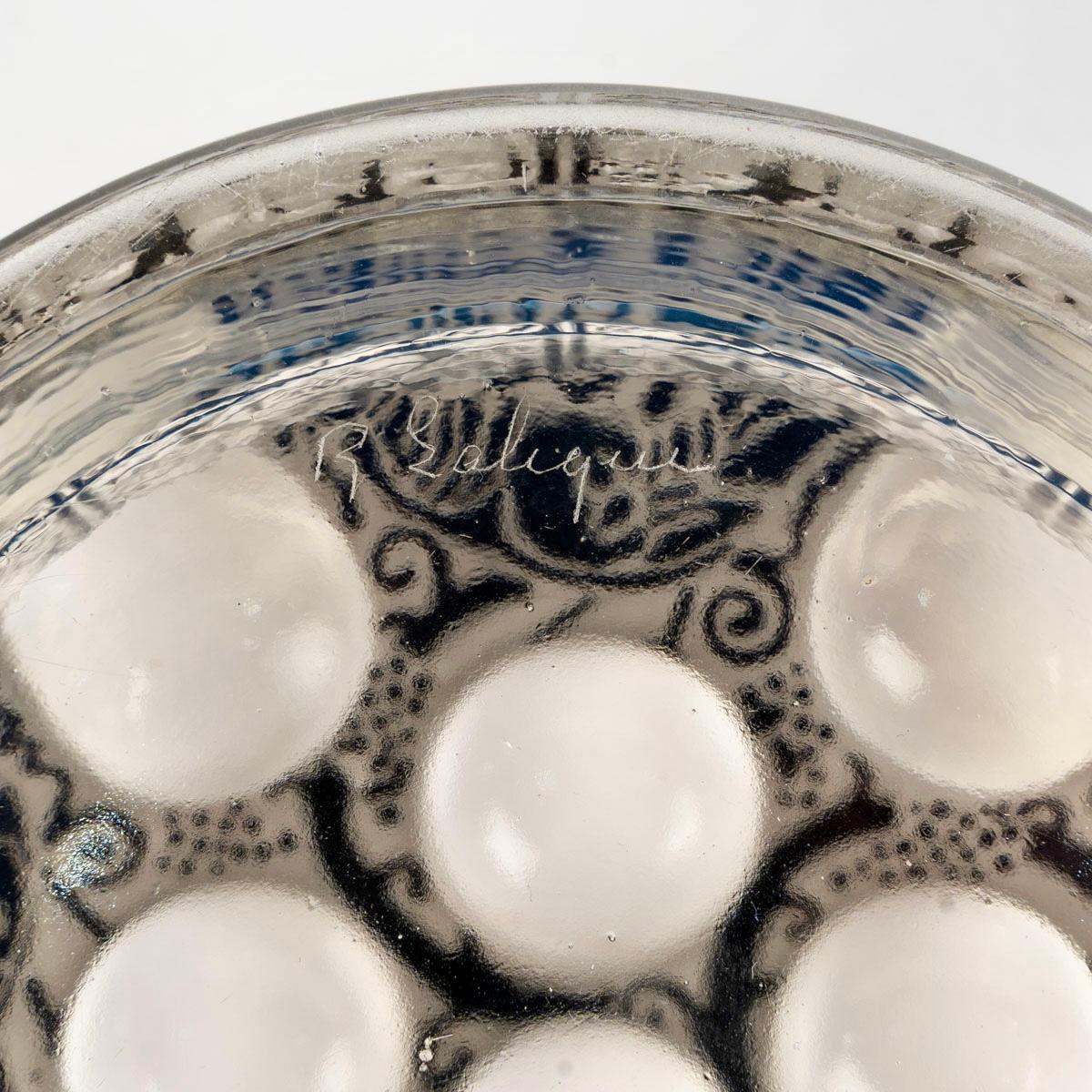 1926 René Lalique - Caja de cristal Roger con esmalte negro Moldeado en venta