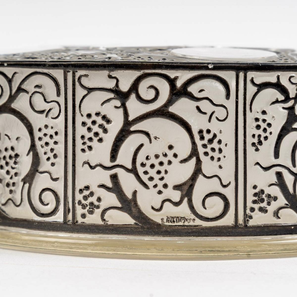 1926 René Lalique - Caja de cristal Roger con esmalte negro en Bueno estado para la venta en Boulogne Billancourt, FR