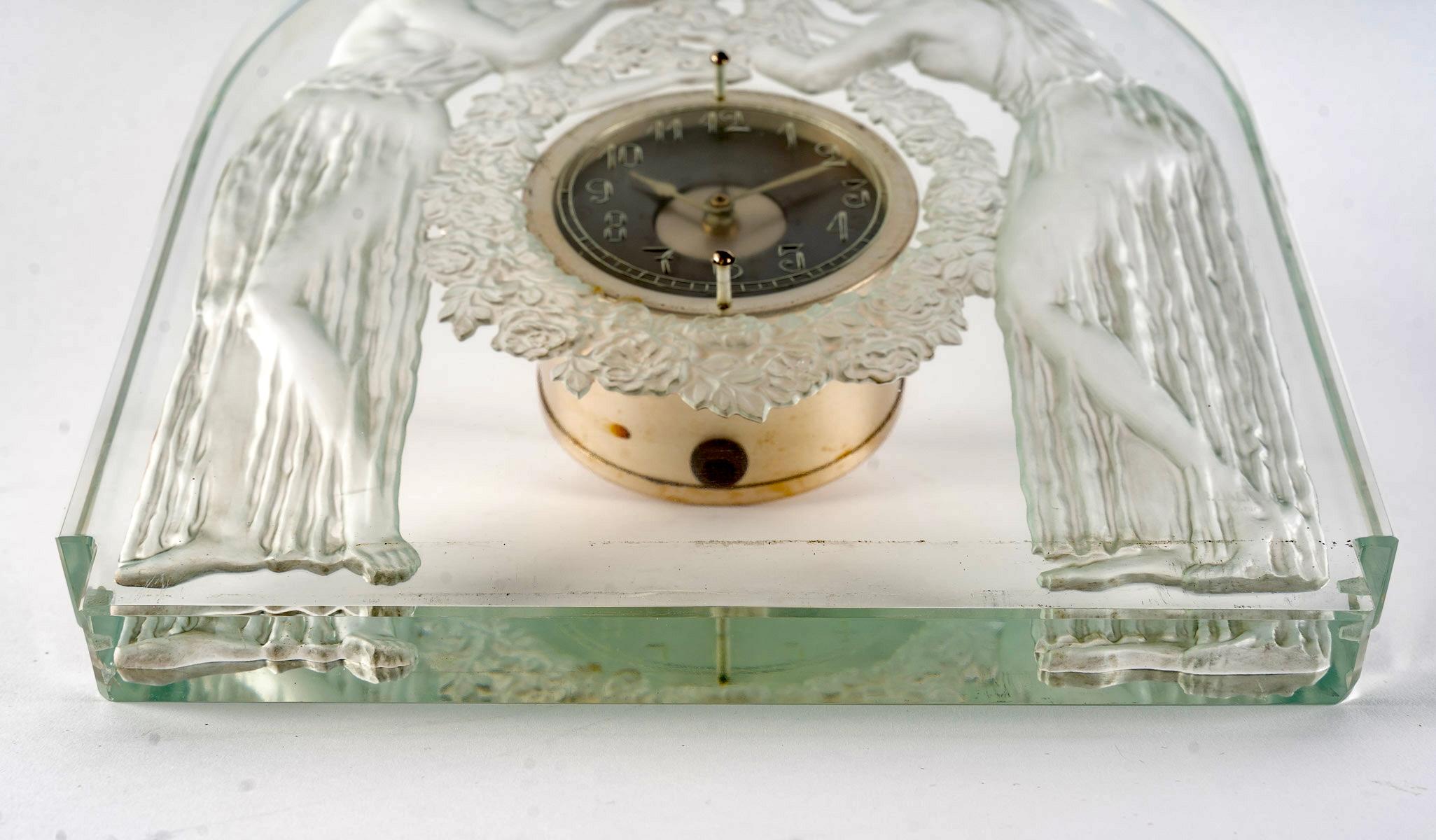 1926 René Lalique, Clock Deux Figurines Glass, American Base 1
