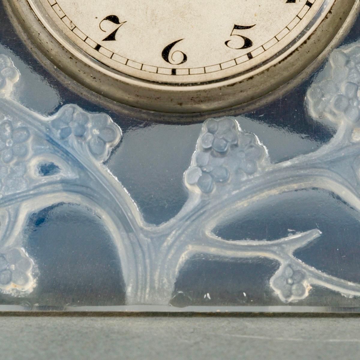 1926 René Lalique - Clock Inséparables Parrrots Opalescent Glass Mechanical In Good Condition For Sale In Boulogne Billancourt, FR