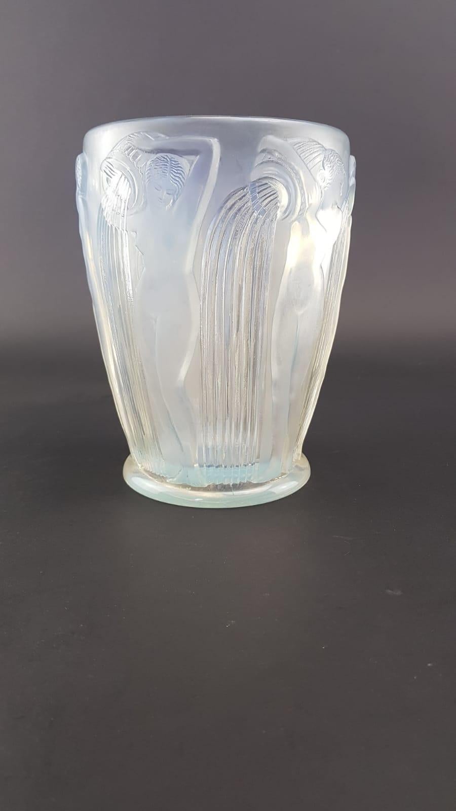 Art Deco 1926 Rene Lalique Danaïdes Vase in Opalescent Glass, Pouring Women