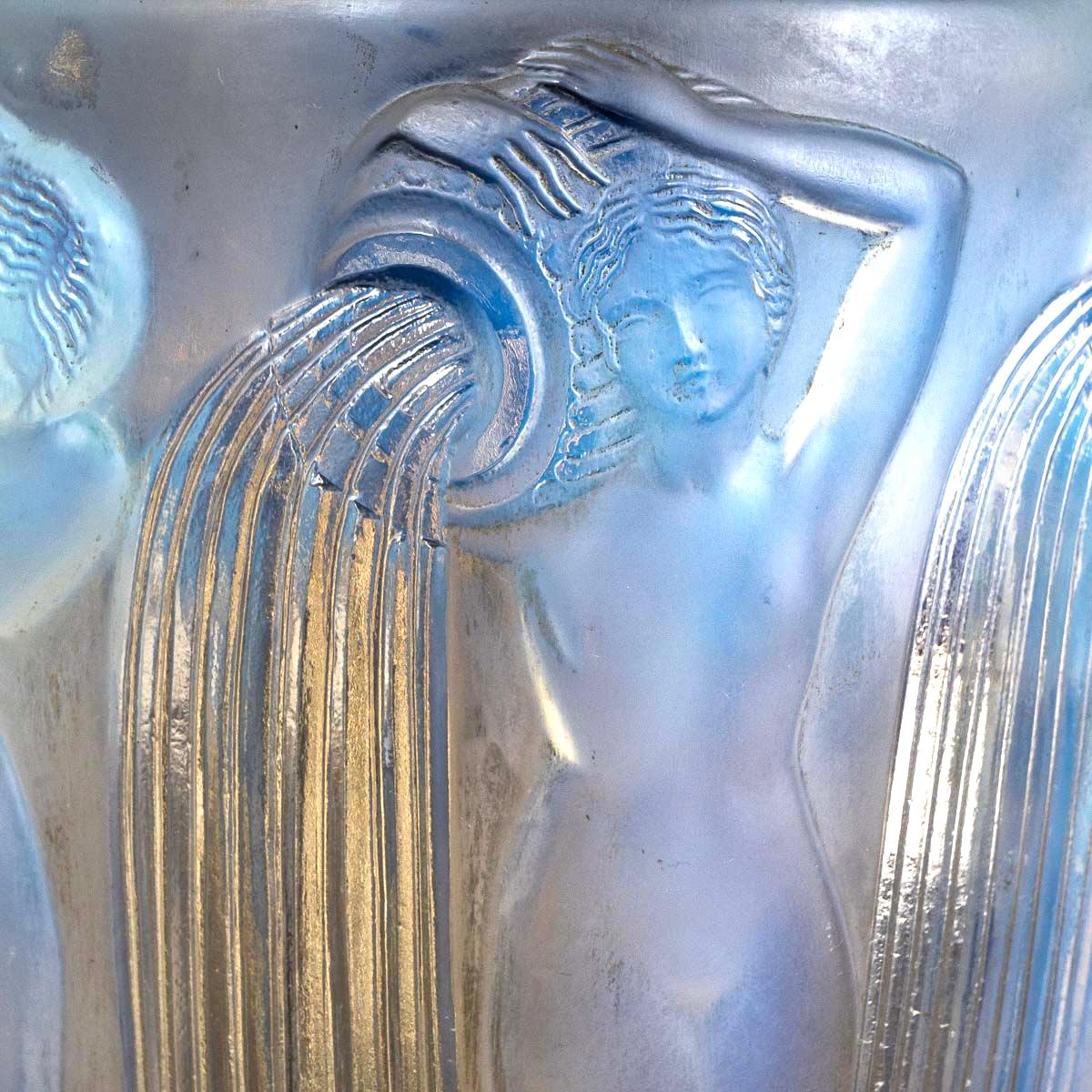 Art Deco 1926 Rene Lalique Danaïdes Vase in Opalescent Glass, Pouring Women