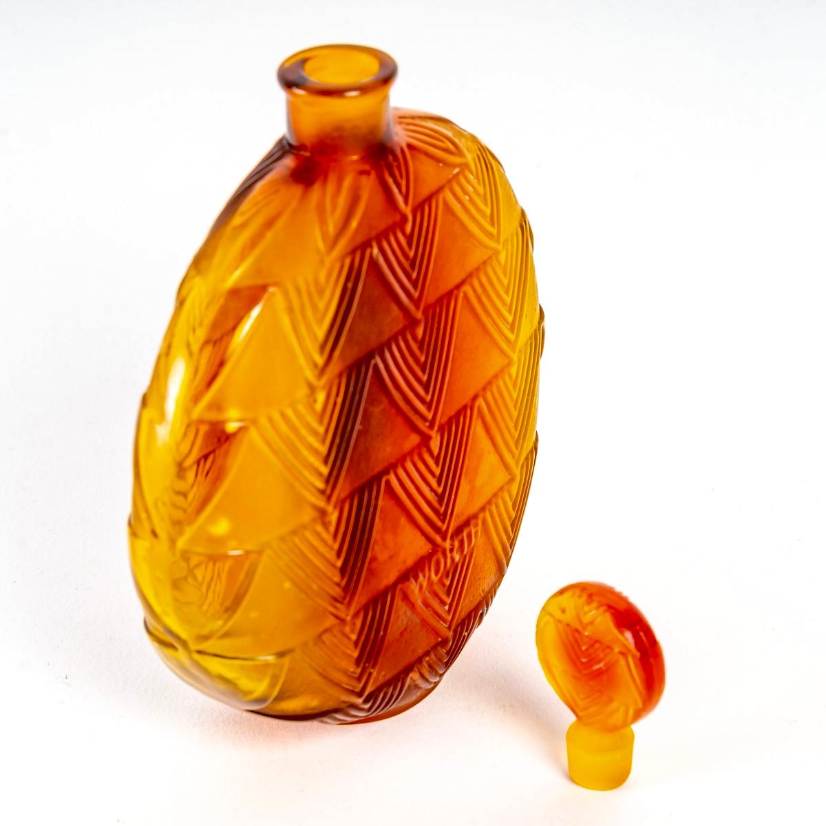 Molded 1926 René Lalique, Flacon Vers Le Jour Verre Ambre Dégradé Pour Worth