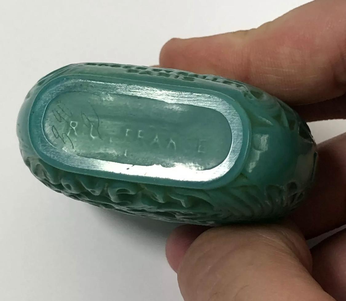 French 1926 Rene Lalique Le Jade Perfume Bottle for Roger & Gallet Glass, Jade Green