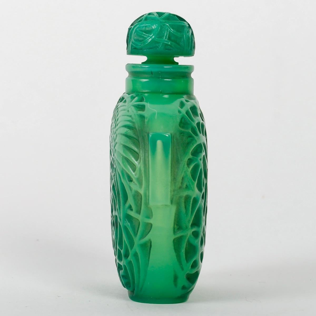 1926 René Lalique Parfümflasche Le Jade für Roger & Gallet Jadegrünes Glas (Art déco) im Angebot