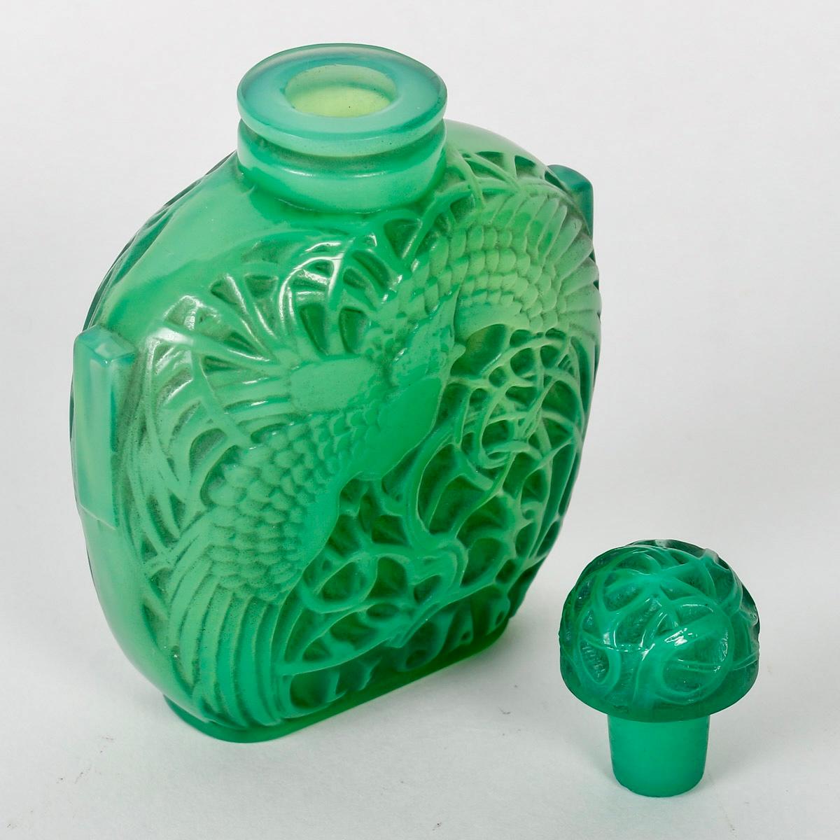 1926 René Lalique Parfümflasche Le Jade für Roger & Gallet Jadegrünes Glas (Französisch) im Angebot