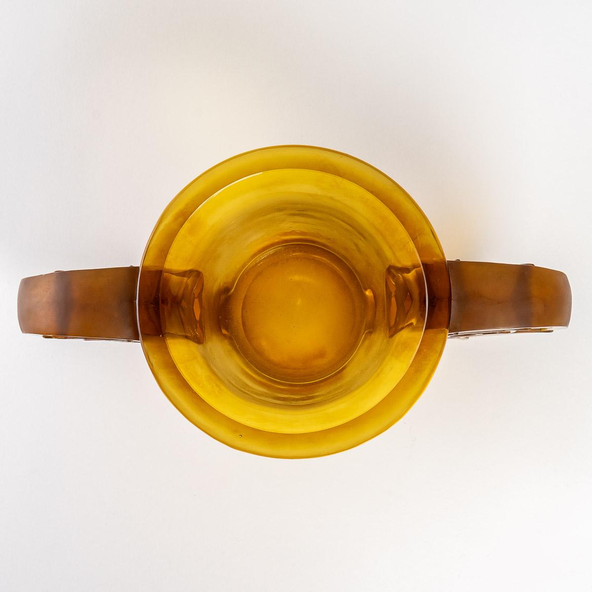 1926 René Lalique Pierrefonds Vase in Yellow Amber and Acid Satin Finish Glass In Good Condition In Boulogne Billancourt, FR