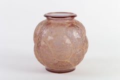 1926 René Lalique Tortues Vase in Alexandrite Glass, Turning from Pink to Green