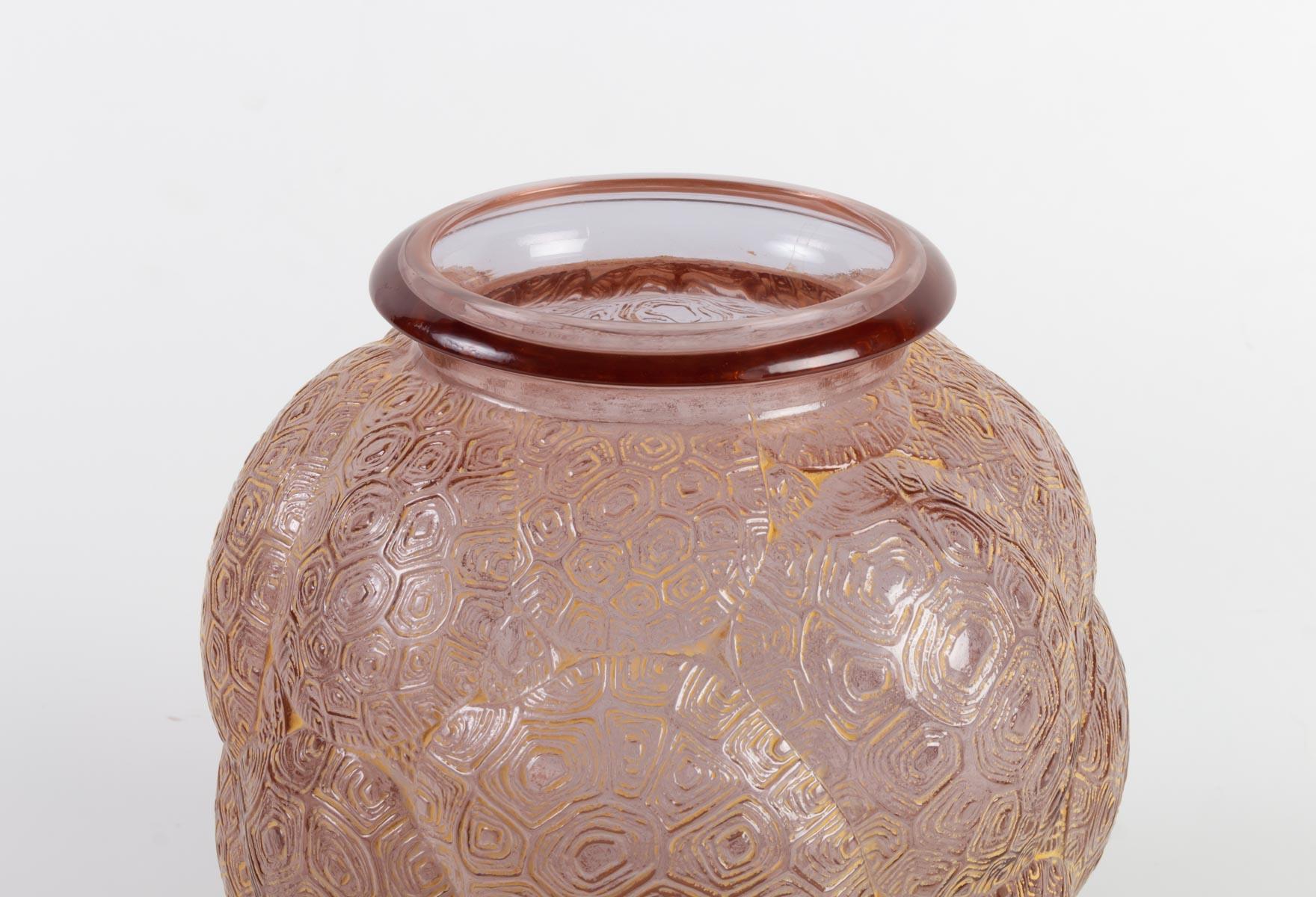 Art Deco 1926 René Lalique Tortues Vase in Alexandrite Glass, Turning from Pink to Green