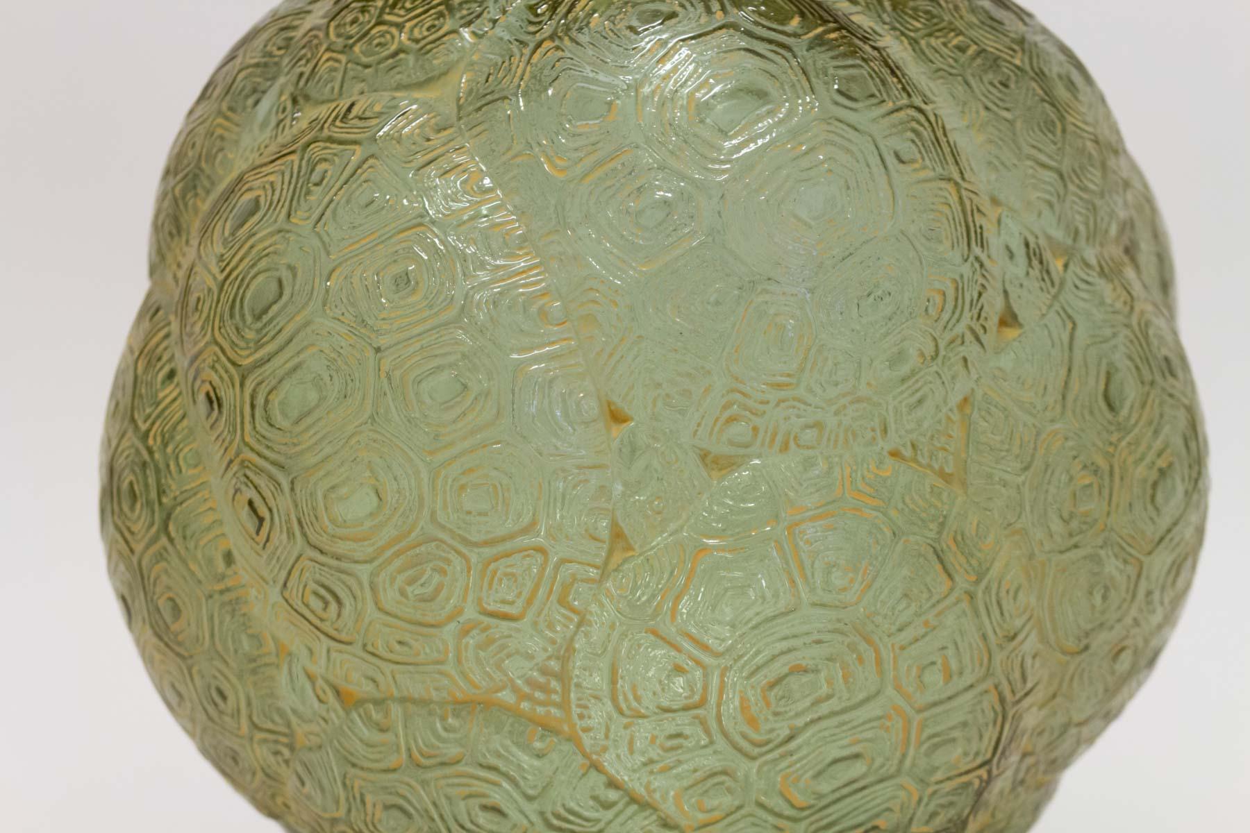 Blown Glass 1926 René Lalique Tortues Vase in Alexandrite Glass, Turning from Pink to Green