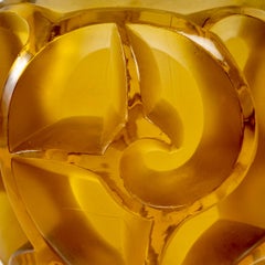 Vase Tourbillons de Ren Lalique en verre miel ambré jaune, Suzanne Lalique, 1926