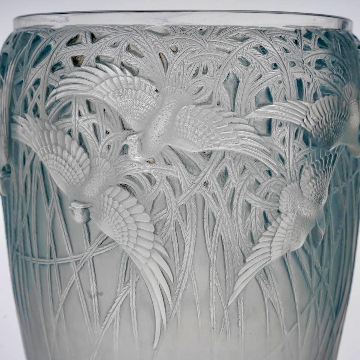 French 1926 Rene Lalique - Vase Aigrettes Frosted Glass with Blue Patina