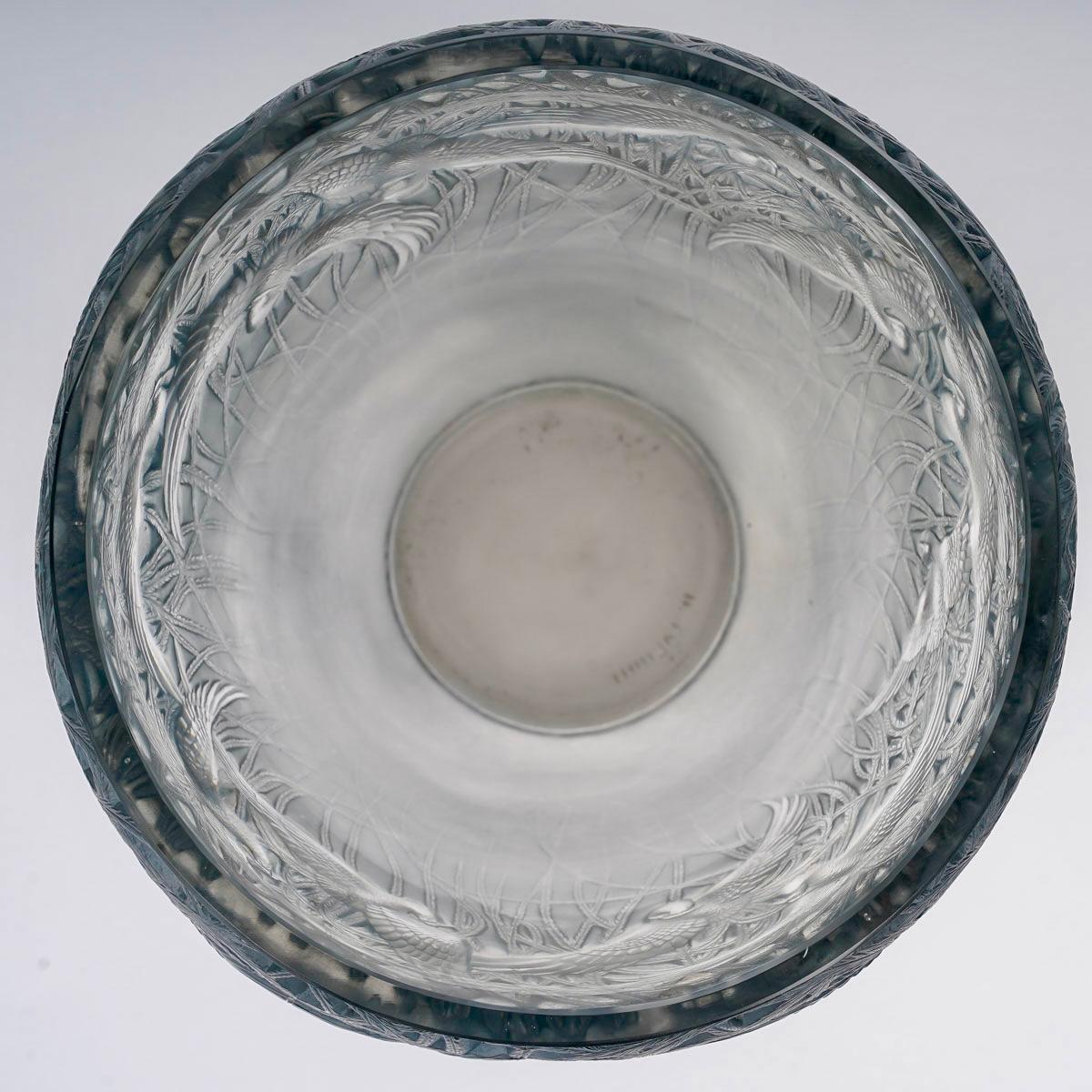 1926 Rene Lalique - Vase Aigrettes Frosted Glass with Blue Patina In Good Condition In Boulogne Billancourt, FR