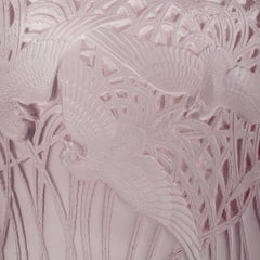 1926 Rene Lalique Vase Aigrettes en verre améthyste avec patine bleu améthyste