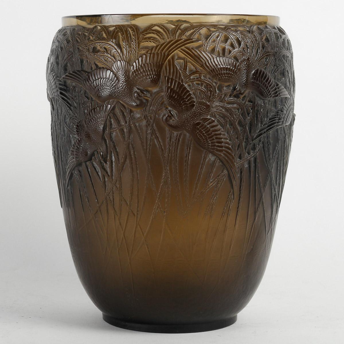 Art déco Vase Rene Lalique de 1926 Aigrettes Topaze Verre fumé