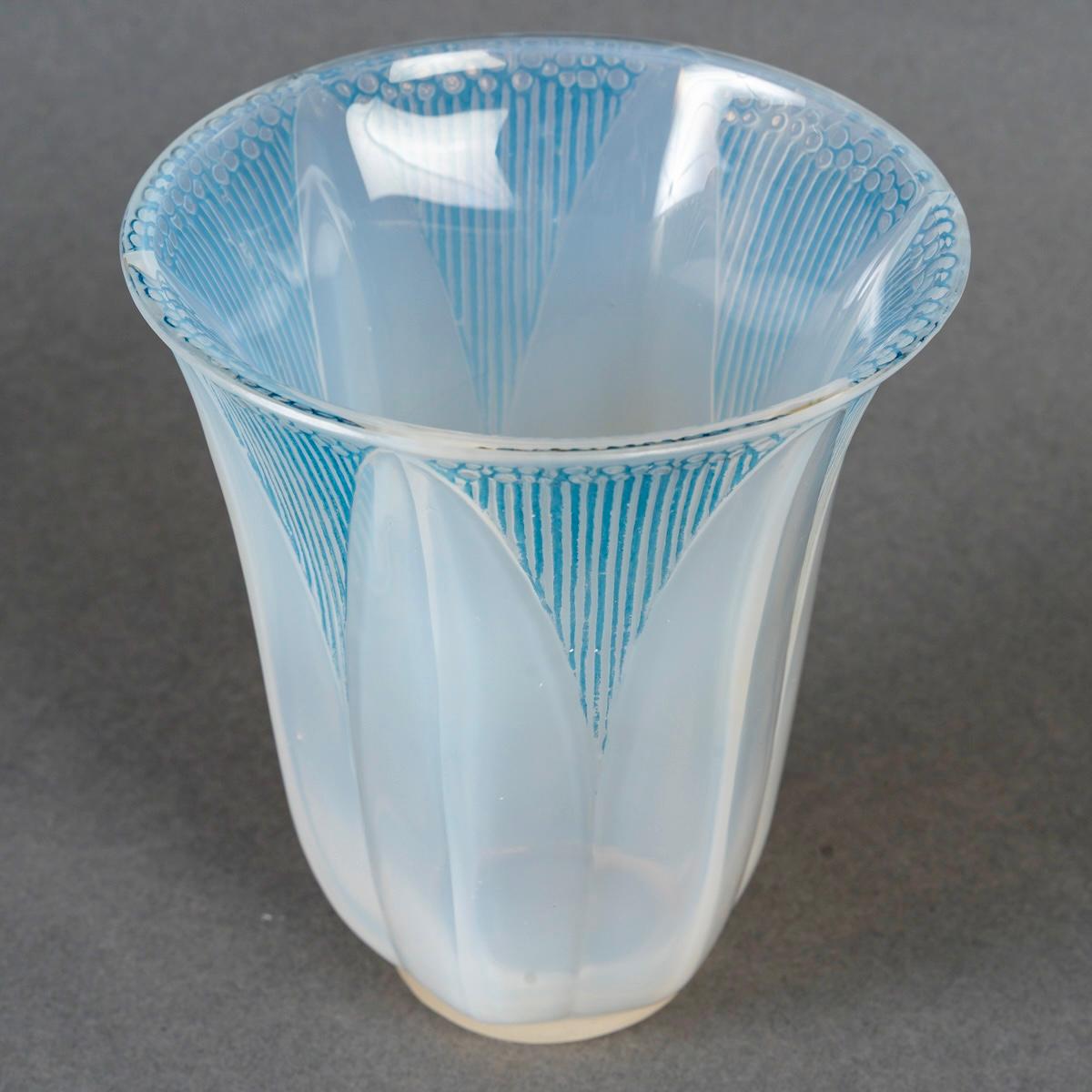 Art Deco 1926 Rene Lalique - Vase Campanule Cased Opalescent Glass with Blue Patina For Sale