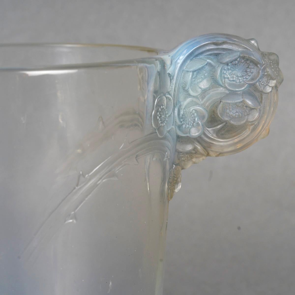 Stampato 1926 René Lalique Vase Chamarande Opalescent Glass with Grey Patina in vendita