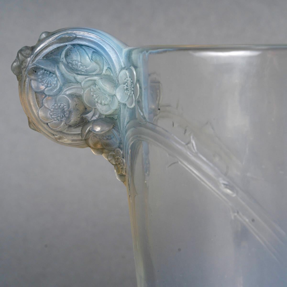 1926 René Lalique Vase Chamarande Opalescent Glass with Grey Patina In condizioni buone in vendita a Boulogne Billancourt, FR