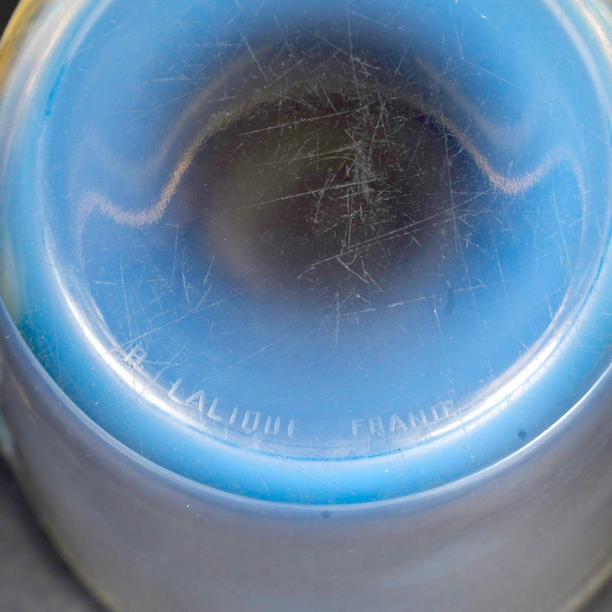 Inizio XX secolo 1926 René Lalique Vase Chamarande Opalescent Glass with Grey Patina in vendita