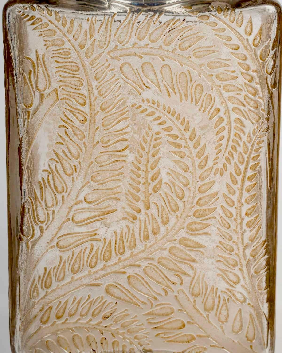 1926 Vase René Lalique Verre Myrrhis à patine sépia Bon état - En vente à Boulogne Billancourt, FR