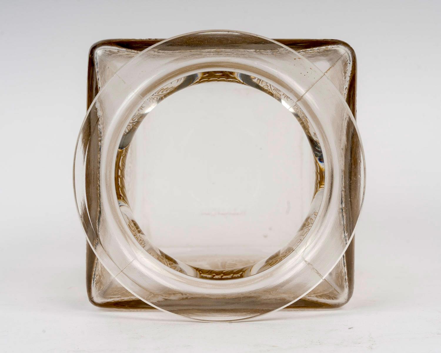 Début du 20ème siècle 1926 Vase René Lalique Verre Myrrhis à patine sépia en vente
