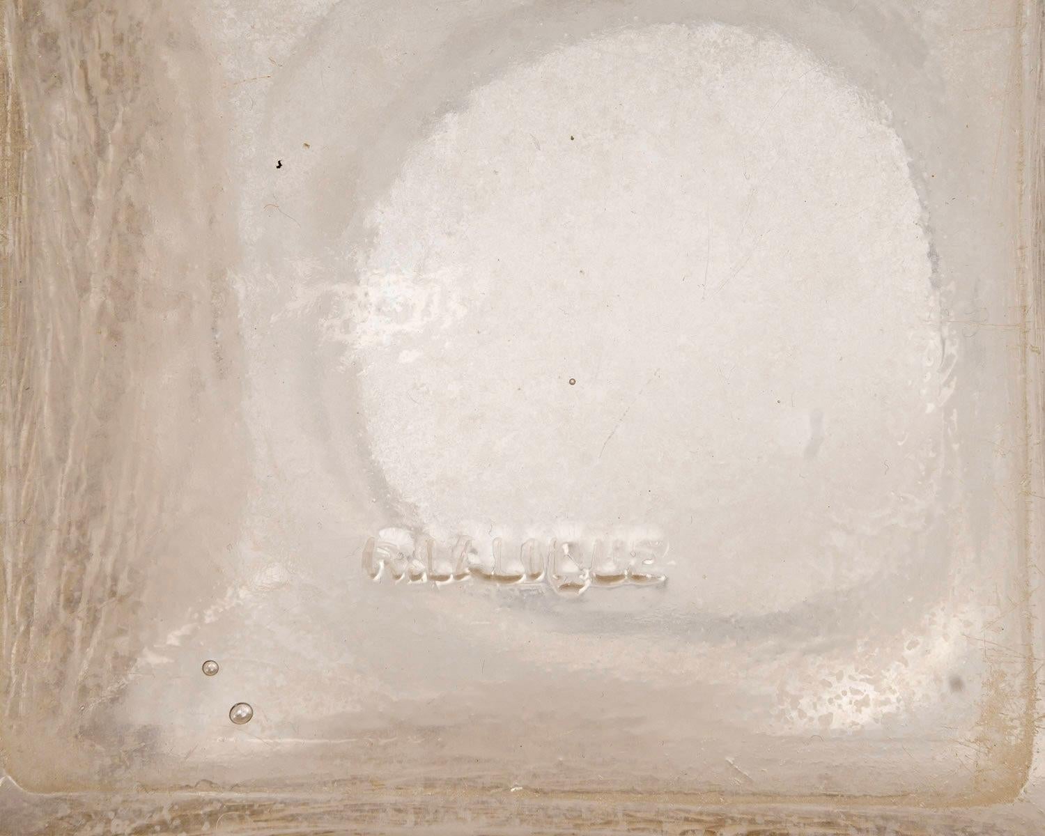 Verre brun 1926 Vase René Lalique Verre Myrrhis à patine sépia en vente