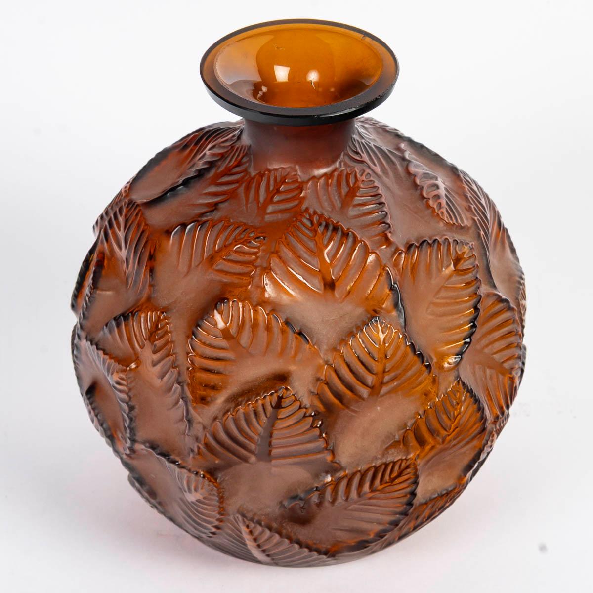 1926 René Lalique - Vase Ormeaux Bernsteinglas (Art déco) im Angebot