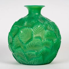 1926 René Lalique, Vase Ormeaux Cased Jade Green Glass