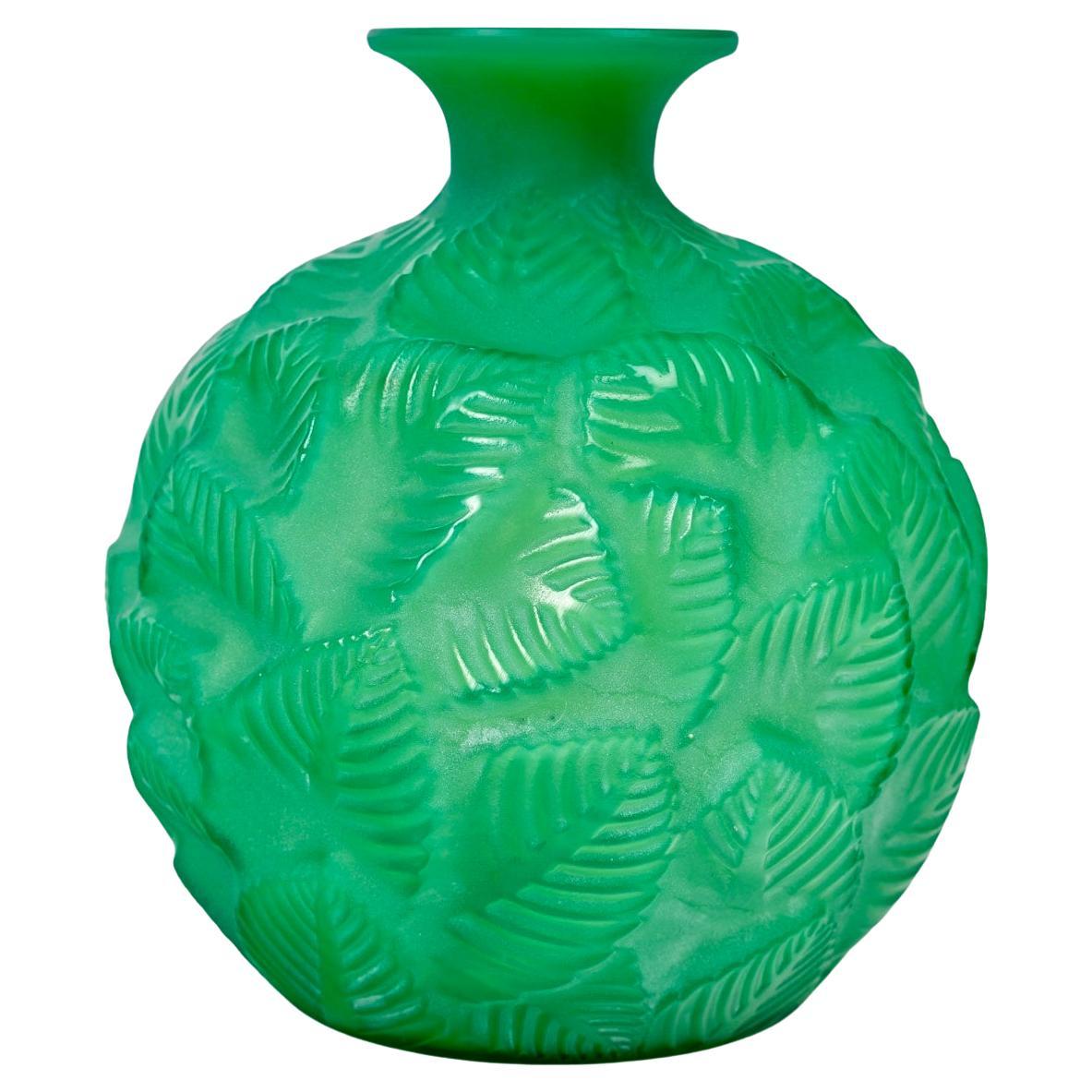 1926 René Lalique, Vase Ormeaux Cased Jade Green Glass
