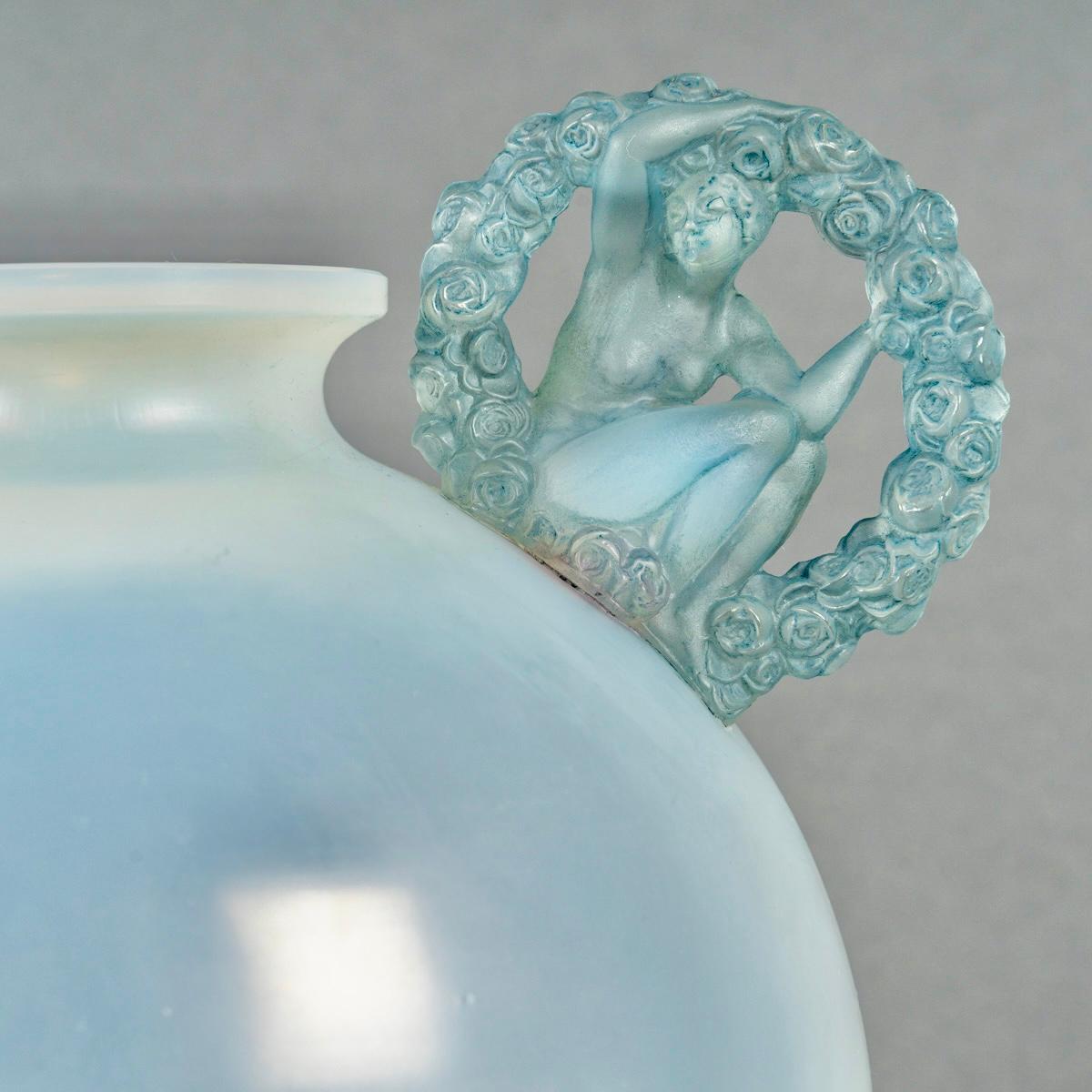 1926 René Lalique Vase Ronsard Cased Opalescent Glass with Blue Patina In Good Condition For Sale In Boulogne Billancourt, FR