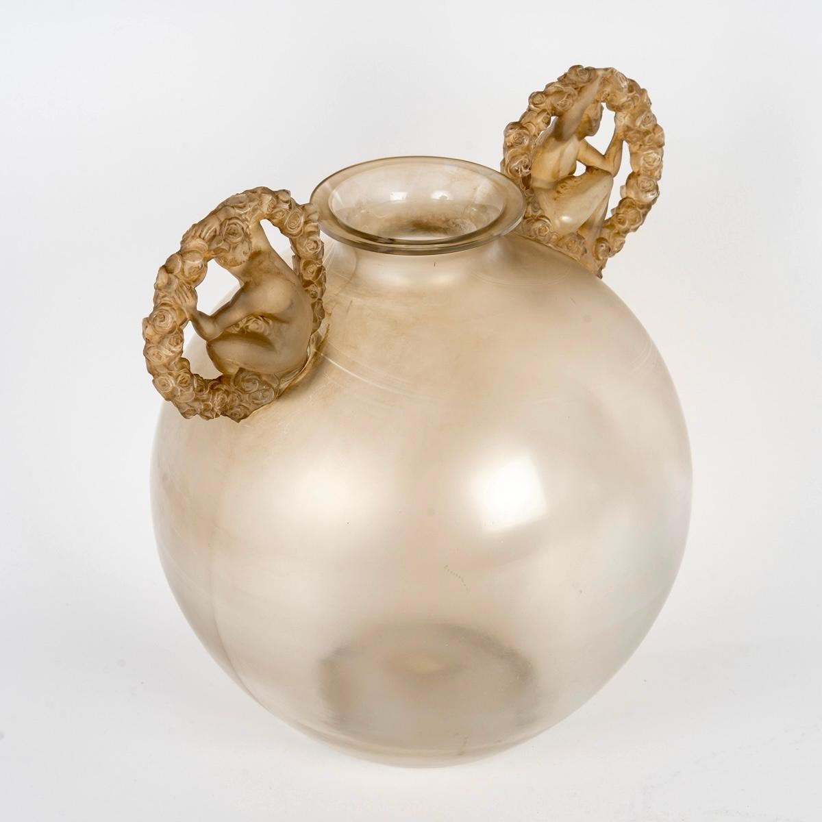 Francese 1926 René Lalique Vaso in vetro di Ronsard con patina seppia in vendita