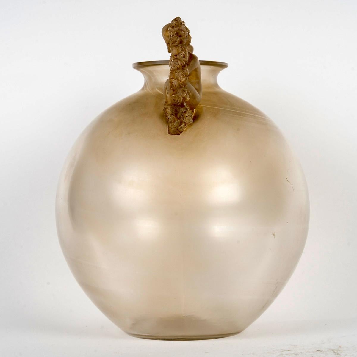 Stampato 1926 René Lalique Vaso in vetro di Ronsard con patina seppia in vendita
