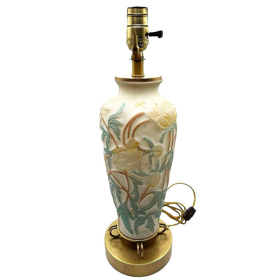 Art déco Lampe vase Phoenix en verre satiné consolidé, pivoines avec feuilles, 1926 en vente