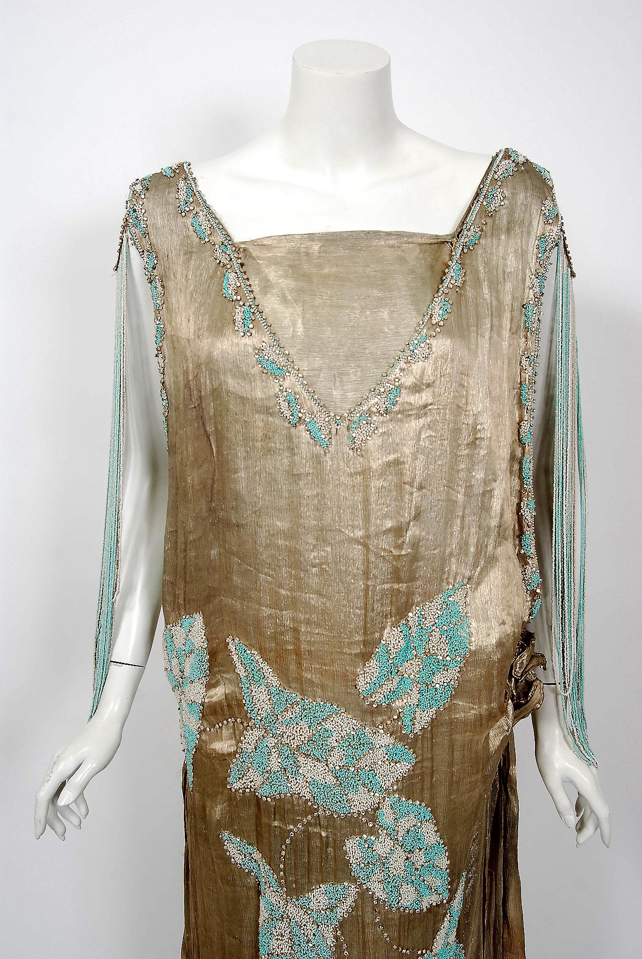 1920's French Couture Metallic Gold Lamé Perlen Blatt-Motiv geschleppt Flapper Kleid Damen im Angebot