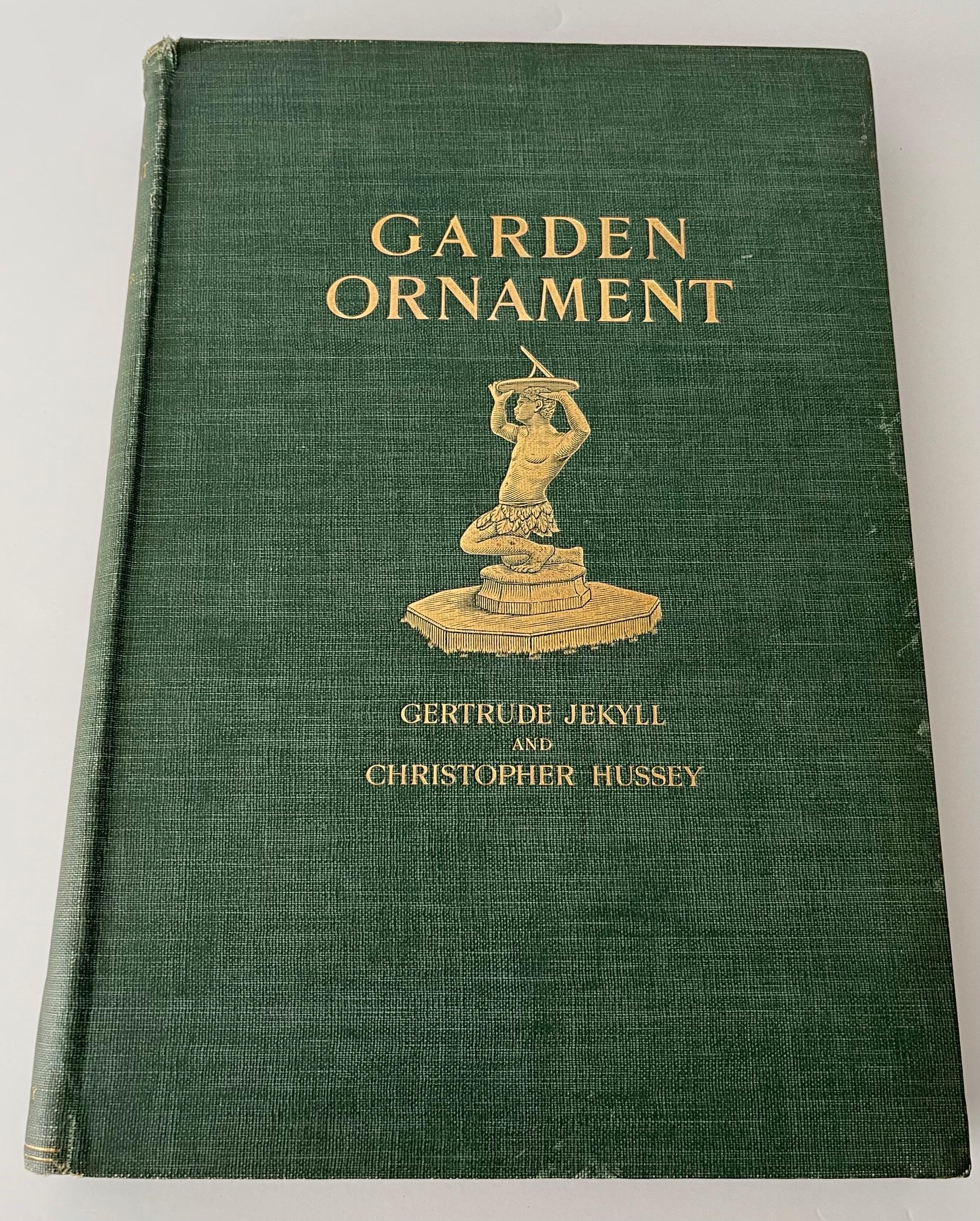 Ornamento del giardino di Gertrude Jekyll e Christopher Hussey. Seconda edizione stampata in Gran Bretagna nel 1927.