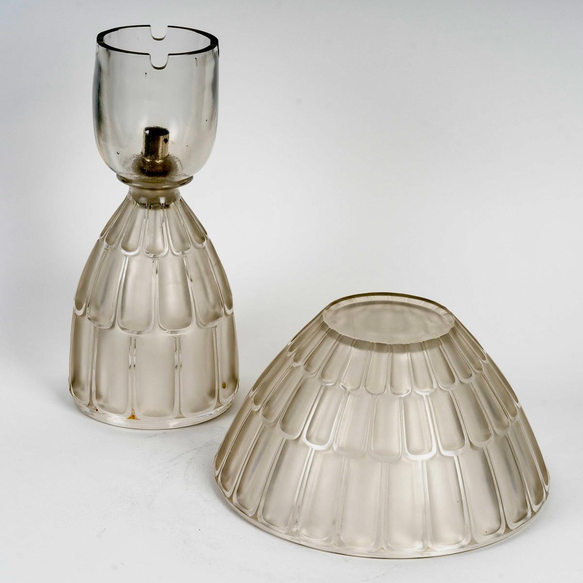 Molded 1927 René Lalique Art Deco Modernist Lamp Saint Nabor Glass