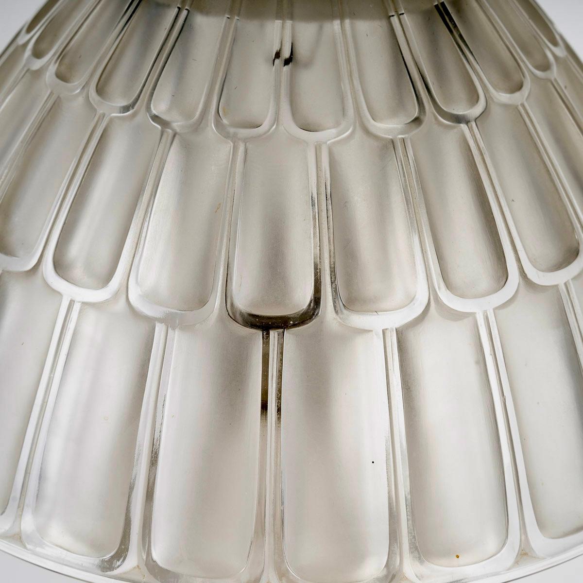 1927 René Lalique Art Deco Modernist Lamp Saint Nabor Glass In Good Condition In Boulogne Billancourt, FR